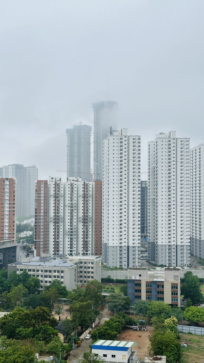 tteredd's tweet image. Beautiful overcast views! #kokapet @HyderabadMojo