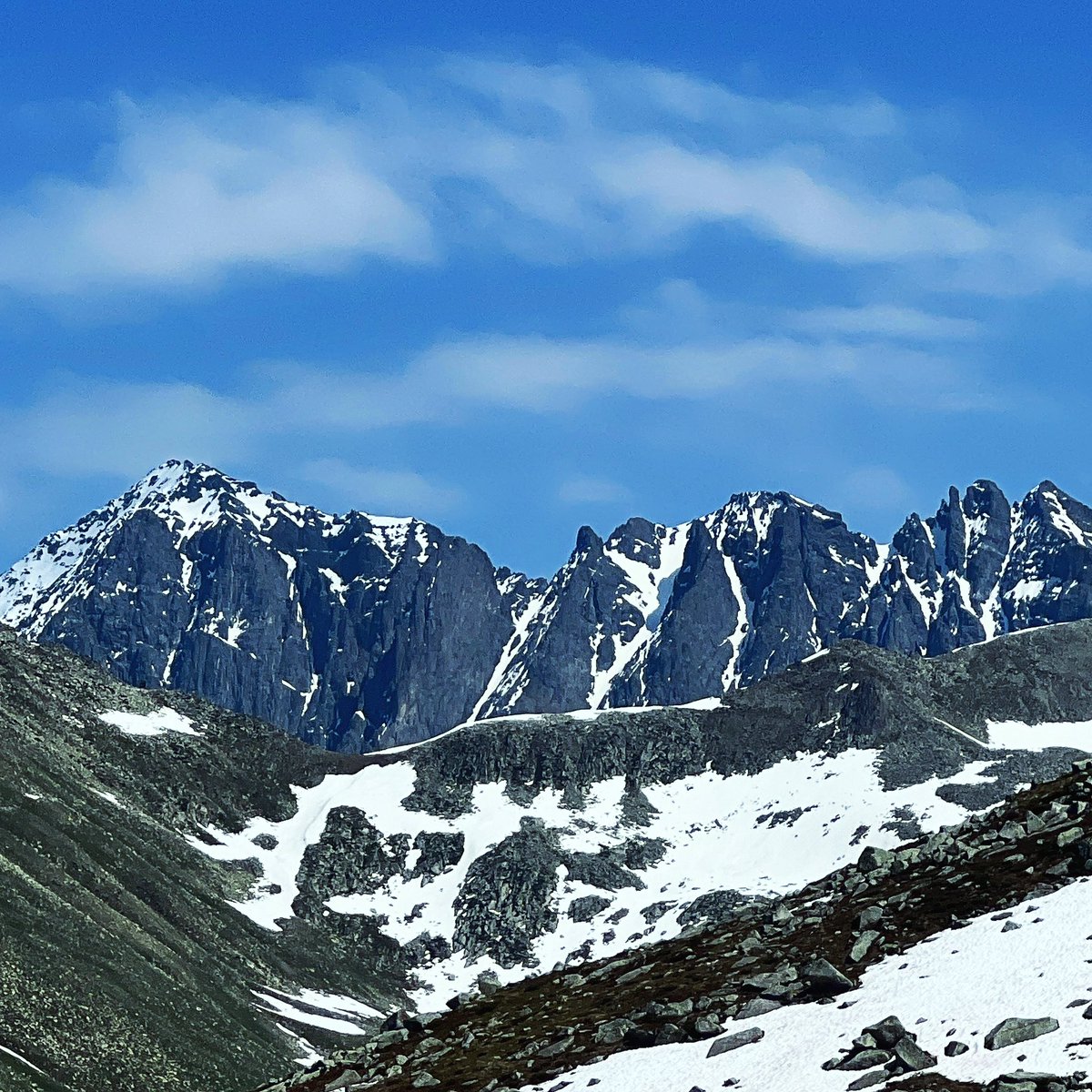 SeLciii's tweet photo. “ Büyük resmî görmek için karanlık vadilerden çık güneşli zirvelere tırman .”

 Günaydın …
 #pazar … 
#kaçkarlar 🏔️💙 https://t.co/QioYCJnvDz