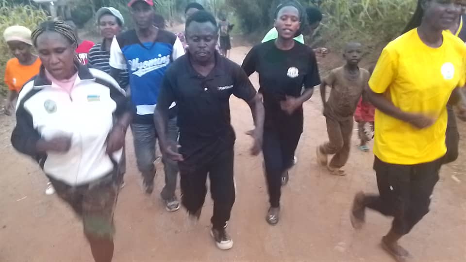 NyanzaRyvcp's tweet photo. Urubyiruko @RwandaYouthVol1
ba karere ka @NyanzaDistrict Umurenge wa #kibirizi
Akagari ka #Mututu uyu munsi babyukiye muri siporo twifatanyije n'abagore.
Baganiriye ku matora ari Tariki 15/7/2024, nibindi bikorwa bitanduka by'urubyiruko.
Siporo ni Ubuzima @RwandaLocalGov https://t.co/eAGYYsdm2j