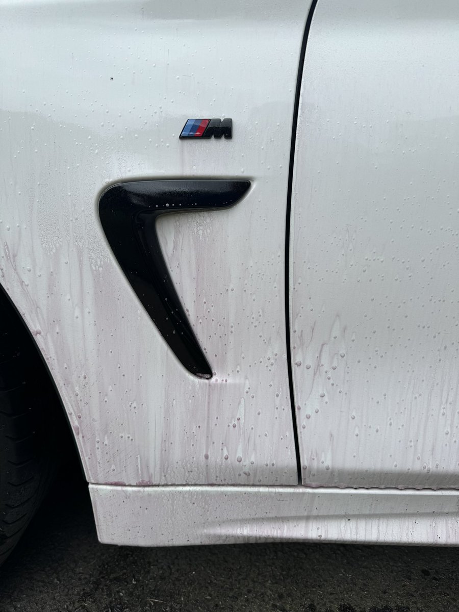 ScorpionDetail1's tweet photo. So little bit of care your your own car.

Interesting how much dirt is on the panel. 

The colour change shows the ironfall out. #magma #cleancar #scorpiondetailing https://t.co/hO2sJWCD6A