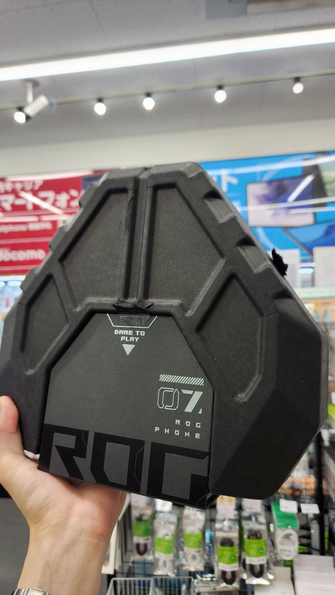 iosys_tenjin's tweet photo. 🍙 特報 🍙
Aランク
ASUS ROG Phone7 Ultimate ストームホワイト
【RAM16GB/ROM512GB 国内版 SIMフリー】
ゲーミングおにぎり🍙入荷しました!!
なんと付属品全部ついてます!!
AeroActive Cooler 7 で快適なゲームライフをあなたにお届けします!By🍙
#イオシス天神 #ROG #Phone7 #Ultimate https://t.co/ODW6y7b1Yz