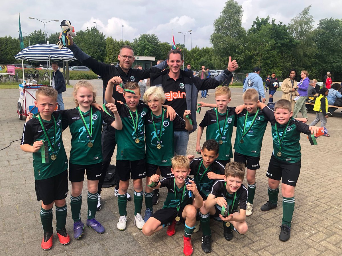 Jeugdvoetbaltoernooi vv Harkstede weer een groot succes.

60 jeugdteams, de emotie van winnen &amp; verliezen, de supporters, het was een prachtige dag.
De organisatie en het bestuur danken de vrijwilligers voor hun goede zorg om ons jaarlijkse toernooi tot een groot succes te maken.