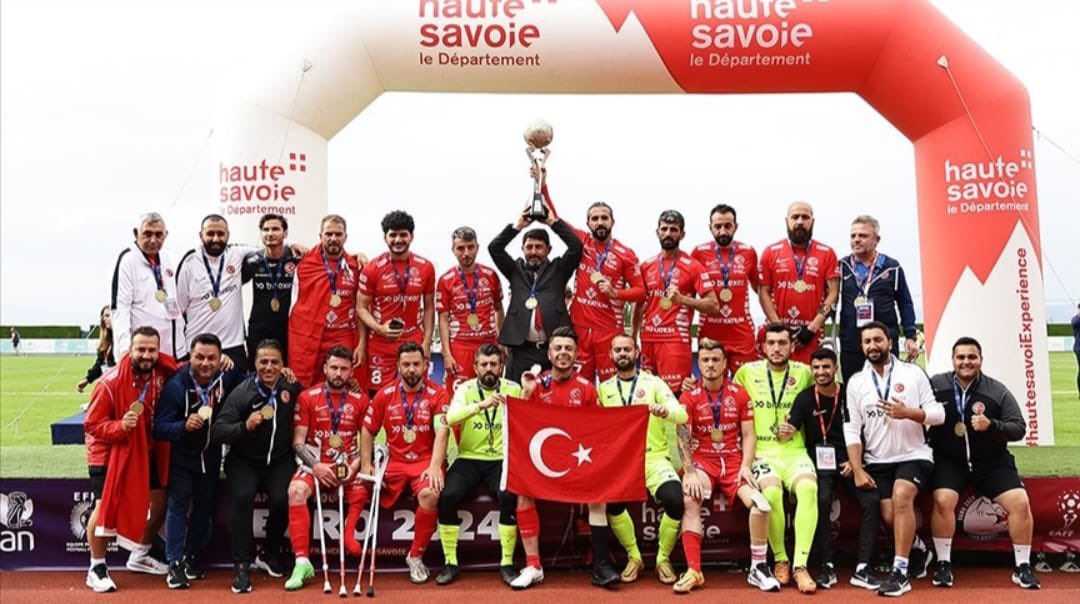 2024 AVRUPA AMPUTE FUTBOL ŞAMPİYONASINDA ÜST ÜSTE 3 ÜNCÜ KEZ  AVRUPA ŞAMPİYONU OLARAK BİZLERİ BİR KEZ DAHA  GURURLANDIRAN TAKIMIMIZI YÜREKDEN KUTLARIM.. TEBRİKLER TAKIM..🧿🇹🇷<a href="/mehmetozsayici/">MEHMET ÖZSAYICI</a>