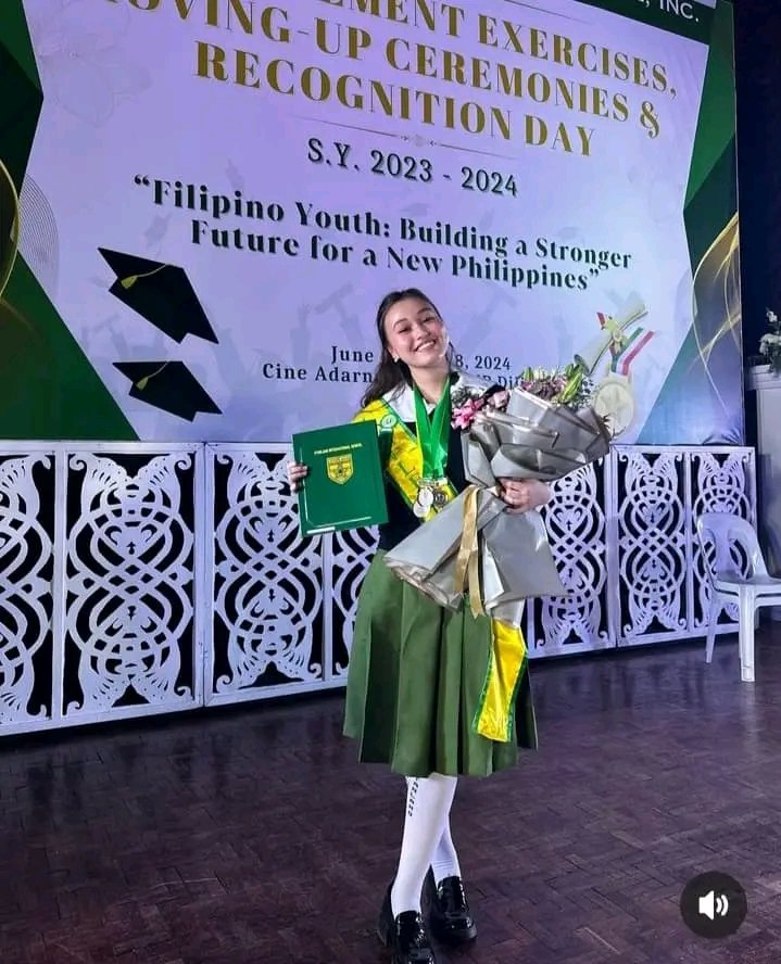 mrpeace2020's tweet photo. Mga Ka-Peacers at Ka-Legit Dabarkads!

Ang ating Legit Dabarkads at  bunso ng #EATBULAGA na si Carren Eistrup graduate na sa G10 with honors pa!💖🏅🥇

Congratulations Carren!🎉💖💐

📷: Carren Eistrup IG Account

#LegitDabarkads
#CarrenEistrup
#MovingUpCeremony
#MrPeaceUpdates https://t.co/XuCP6kfyO4