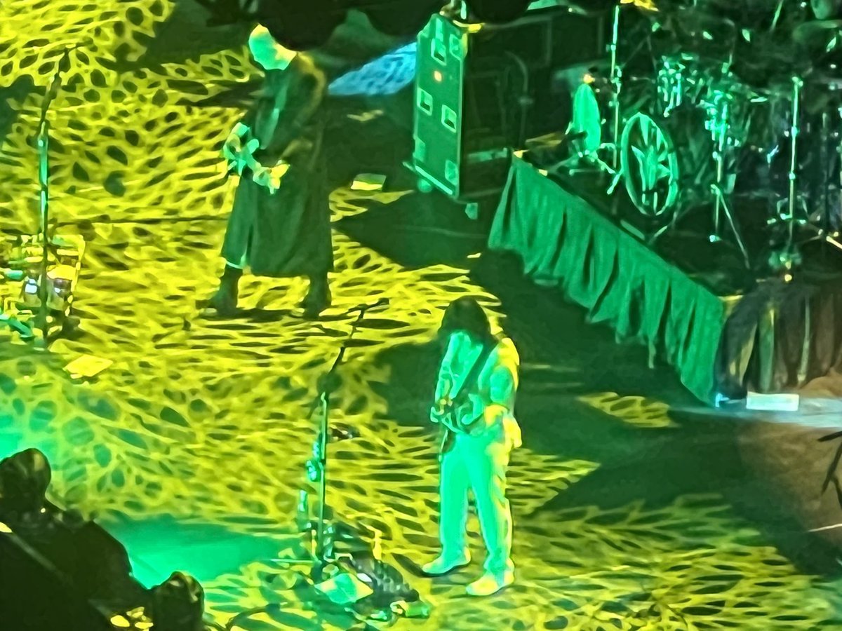 bazepeemaster's tweet photo. Smashing Pumpkins were absolutely brilliant. Around half of the songs were ones I knew well and the other half had me spellbound with the powerhouse musicianship of the band. Absolutely brilliant band. 30 years to the day since I first heard Siamese Dream. Was worth waiting for! https://t.co/Eipw20yxDm