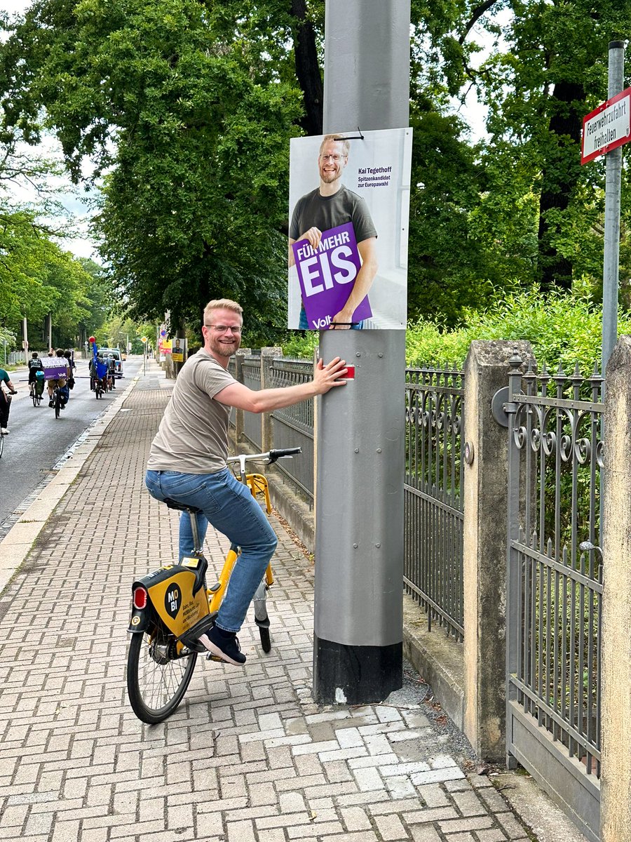 ManasekS96's tweet photo. Dnes je poslední den voleb do EP. Hlasuje se v 21 členských státech.

Volt se dnes uchází o hlasy v 🇮🇹🇩🇪🇧🇪🇧🇬🇨🇾🇪🇸🇫🇷🇬🇷🇱🇺🇵🇹🇸🇪

A tady je pár fotek s mými přáteli, kteří kandidují: @cpanellavolt 🇪🇸 @jendzio 🇫🇷@kaitegethoff 🇩🇪

#VoteVolt #VoltÜber5 #UseYourVote https://t.co/aBillCP5QS