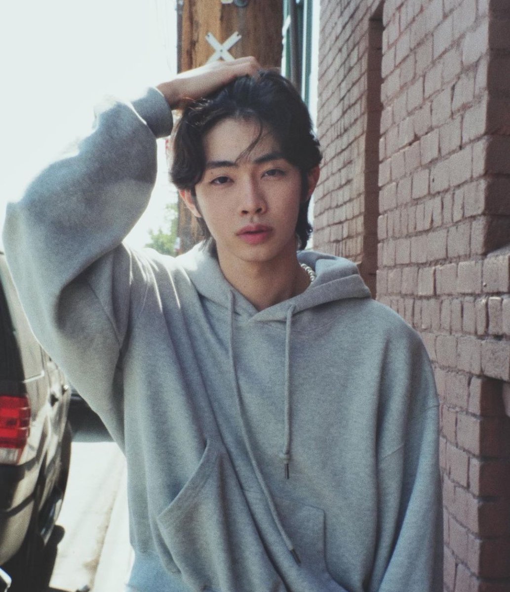 릴스 보다가 ㅈㄴ 잘생겨서 인스타 구경감
@ owen__0912