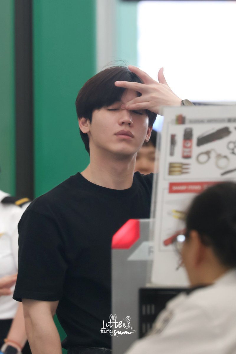 little3sum's tweet photo. 𓆩 ²⁴⁰⁶⁰⁹ 𓆪
🫣 @new_thitipoom 

🐰 ˚ ｡ ⋆  #เตนิว #Newwiee #TayNewInTheHouseFMHongKong ˚₊‧ ୨୧ https://t.co/0fMczWDYO2