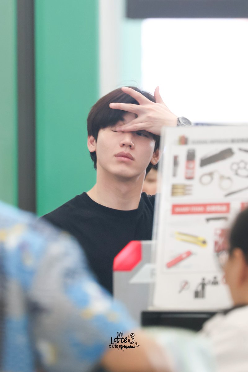 little3sum's tweet photo. 𓆩 ²⁴⁰⁶⁰⁹ 𓆪
🫣 @new_thitipoom 

🐰 ˚ ｡ ⋆  #เตนิว #Newwiee #TayNewInTheHouseFMHongKong ˚₊‧ ୨୧ https://t.co/0fMczWDYO2
