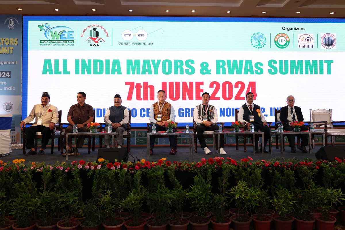 MCL_leh's tweet image. Sh. Sonam Norbu, Administrator and Sh.Stanzin Rabgais, Executive Officer, MC, Leh attended the 3rd All India Mayors &amp;amp; RWAs Summit 2024. 
The main objective  was to discuss the role of RWAs in waste &amp;amp; water management in tandem with the Mayors/Commissioners across the country.