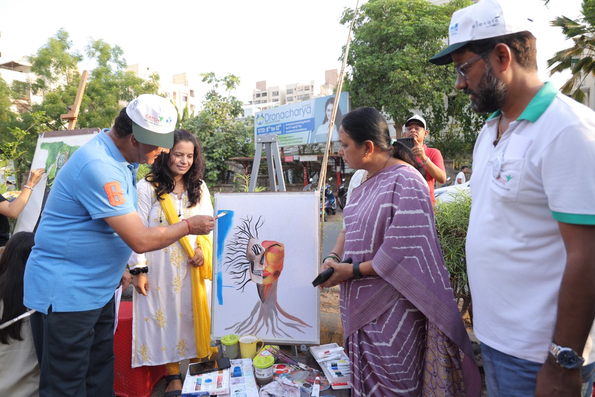 AmdavadAMC's tweet photo. મારું શહેર, મારું ગૌરવ  અભિયાન હેઠળ આજ રોજ તા.9/6/2024 ના રોજ પશ્ચિમ ઝોનનાં ચાંદખેડા વોર્ડ ખાતે સોલિડ વેસ્ટ મેનેજમેન્ટ વિભાગ દ્વારા
(1/2)

#amc #amcforpeople #RRR #smartstreet #swachhbharatmissionurban #swachhsurvekshan2024 #cleanamdavad #zerowaste #municipalcorporation https://t.co/LONSmR0A98