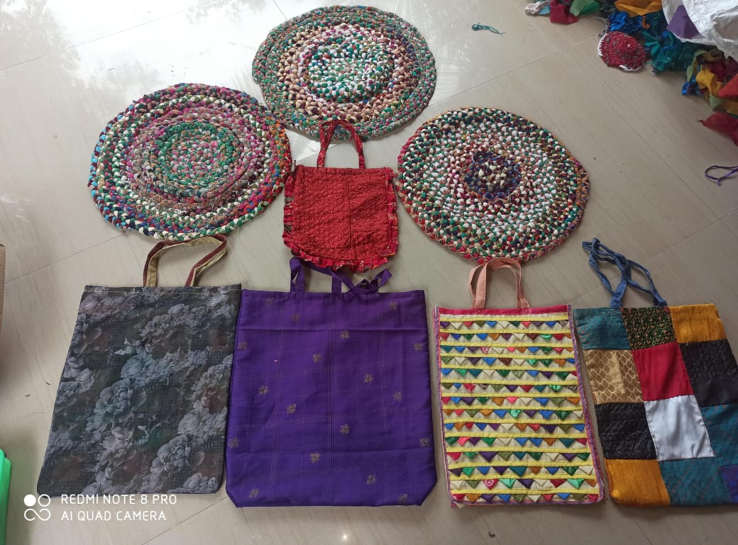 FINindia's tweet photo. With World #Ocean Day passing by earlier this weekend, we present more of our cloth #bags and #mats made by recycling old clothes to be disposed. Giving textiles a second life while preventing #pollution is all about #FINdingSolutions ♻️👕🌊 https://t.co/kJSXMM4yl7