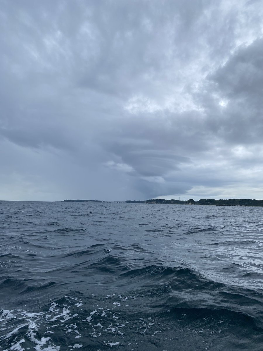 mayfujii's tweet photo. 城ヶ島上空の雲 https://t.co/VgS7sO8NXR