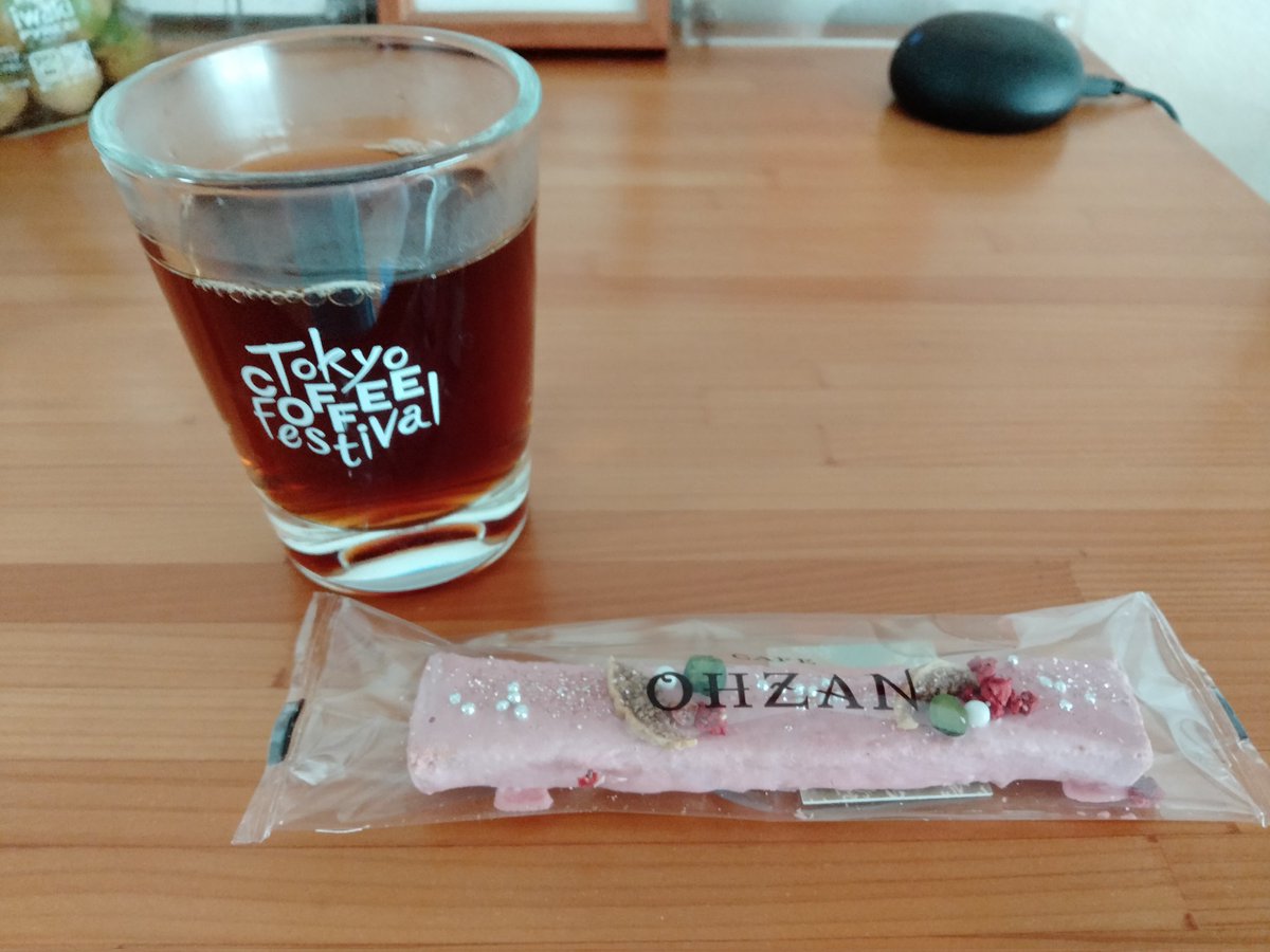ShizenMegum1's tweet photo. こんにちは。
明日から1週間元気に過ごすために、鋭気を養います♪

本日の珈琲です。
NPO法人マザーハウスさんのマリアコーヒー。
CAFE OHZANさんのStick Rusk（ベリー＆ヨーグルト）と共に。

#おうちカフェ
#コーヒー好きな人と繫がりたい
#コーヒーのある暮らし https://t.co/xAd1LzQ8lE