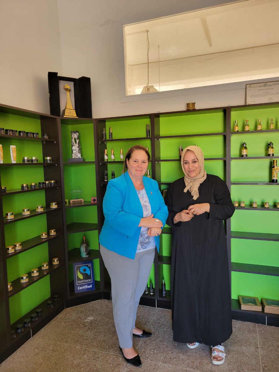 IsabelleValois6's tweet photo. Belle rencontre avec Mme Nadia qui gère la cooperative d’#Argan de Tighanimime en un partenaire de notre projet #Refam 🇨🇦avec l’@AndzoaC https://t.co/grY3Oe3UKN