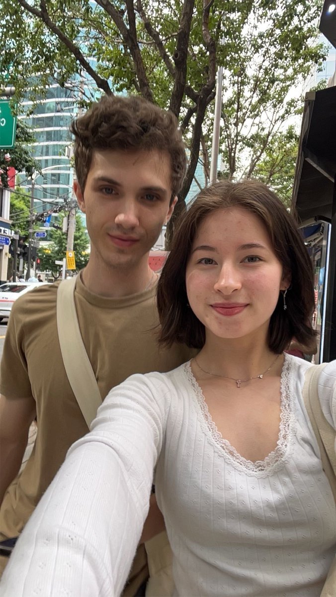 3 years with the only girl for me ily 🤍🤍