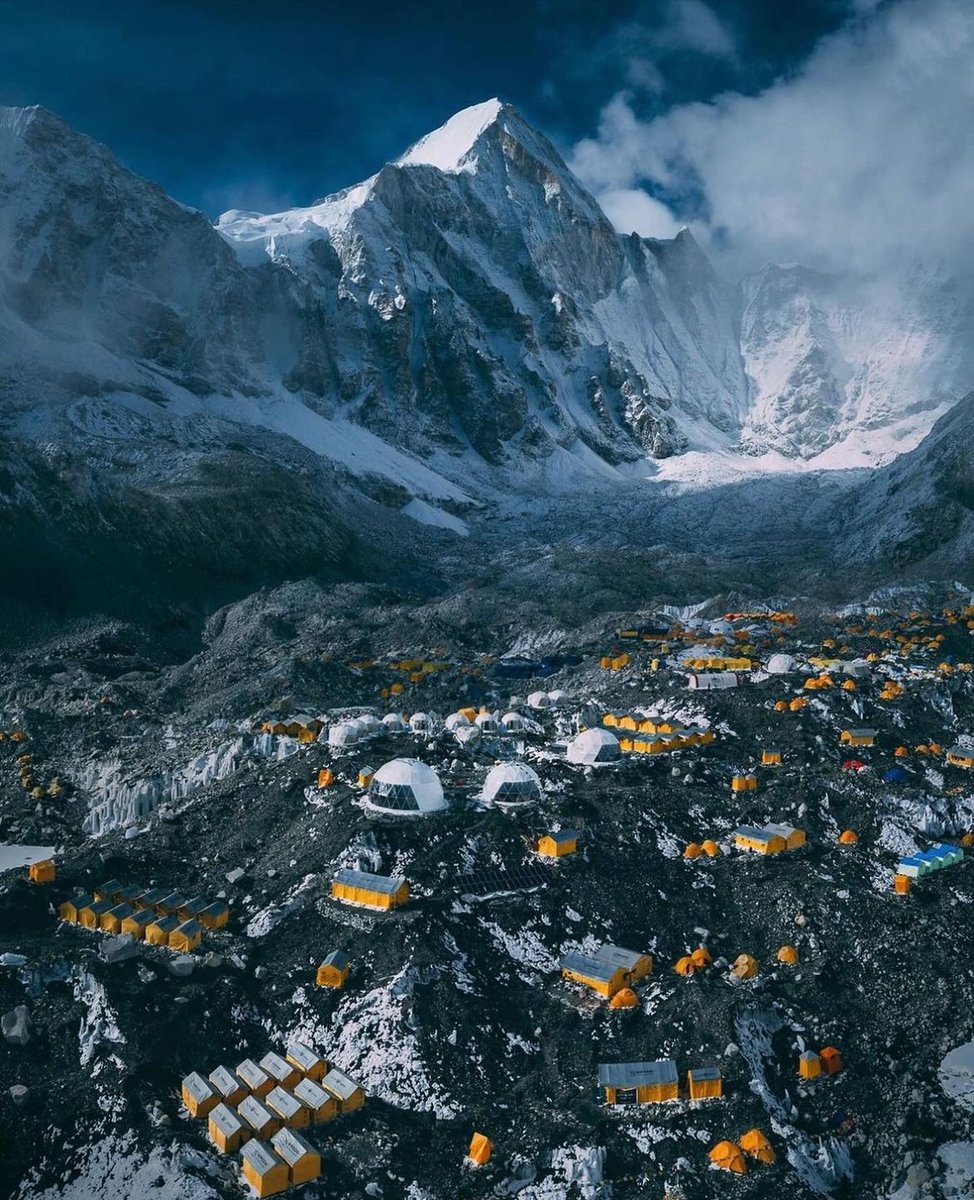 earthcurated's tweet photo. Mount Everest, Nepal 🇳🇵 https://t.co/GTmVkBKXJu
