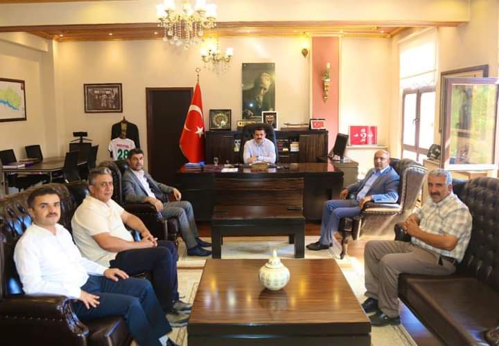 ELÇEMDER 
Pertek Kaymakamı Sayın Ahmet COŞKUN beyi yönetim kurulu üyesi arkadaşlarımla birlikte ziyaret ettik. Kaymakamımıza içten samimi ev sahipligi için teşekkür ediyor başarılar diliyorum.