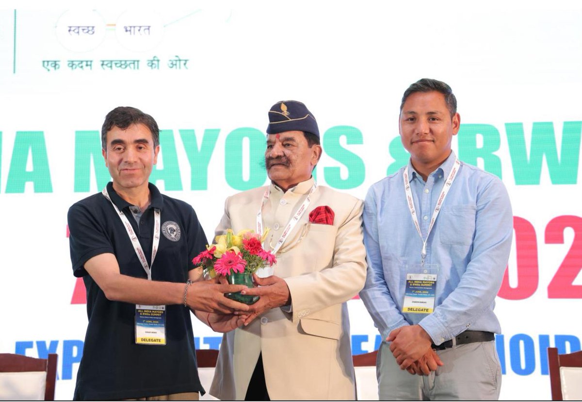 MCL_leh's tweet image. Sh. Sonam Norbu, Administrator and Sh.Stanzin Rabgais, Executive Officer, MC, Leh attended the 3rd All India Mayors &amp;amp; RWAs Summit 2024. 
The main objective  was to discuss the role of RWAs in waste &amp;amp; water management in tandem with the Mayors/Commissioners across the country.
