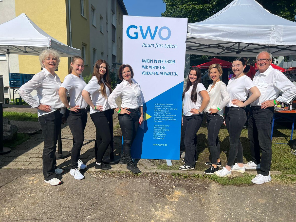 WildEmotionUlm's tweet photo. Die #GWO feiert dieses Jahr ihr 75-jähriges #Jubiläum 
Heute lädt die GWO deren Mieter zum #Mieterfest nach #Laupheim ein 📷
Unsere #Hostessen sind für den #Einlass, die #Fotobox sowie das #Kinderprogramm zuständig &amp; sorgen vor Ort für einen reibungslosen #Ablauf https://t.co/jBbrSBGf0c