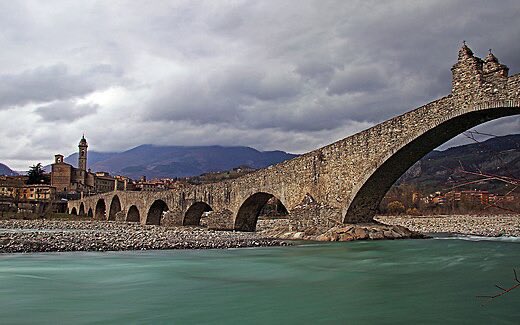 antonioalbasi's tweet photo. @archi_tradition Ponte Gobbo  Bobbio Italy https://t.co/RpwWPtYutM