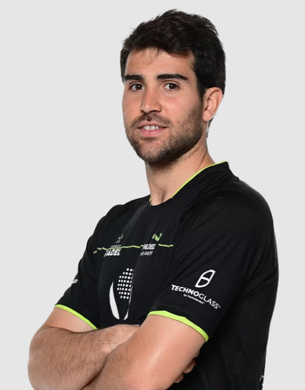 padelmetrics1's tweet photo. Ultimamente viene haciéndolo cada vez mejor Teo Zapata. Nos ha sorprendido su posición en la relación: errores no forzados - winners de @padel_int de Santiago de Chile (ver gráfico).

Teo Zapata:
- Nacido en 1995 (Mérida),
- Diestro que juega en el revés,
- 3 veces subcampeón de España sub 12, 18 y 23,
- Campeón de España y del mundo sub 14,
- Ranking FIP actual: 37,
- Este año en Premier ha hecho: unos cuartos, 4 R16, 3 R32 y un R64,
- Ha ganado este año a parejas como: Sanyo-Maxi, Capra-Chozas o Tello-Bela.
- Entrenador: Javier Sánchez Pozanco
- Compañero actual: Javier Barahona (jugó con Goneaga los primeros Premiers de 2024). 
- Se reconoce como: "un jugador agresivo" y su golpe favorito es "el remate". En mi opinión tiene un gran saque también.