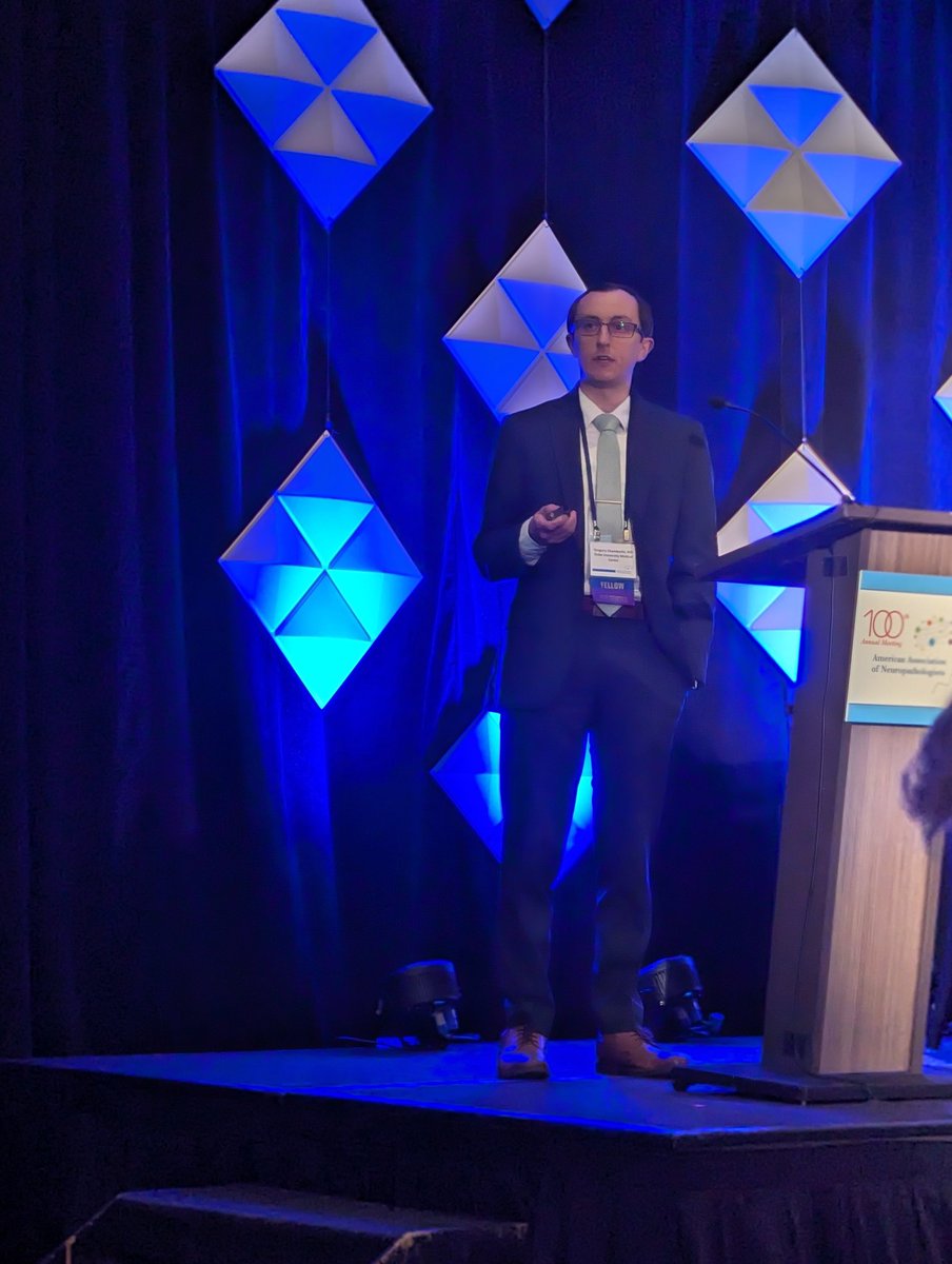 BrainIsThePath's tweet image. What a fun day at #neuropath2024 #aanp100! @DukePathDept represents with fellow @GChamberlinMD's presentation on meningiomas and future fellow @Levi_Endelman's poster. Busy day and to end it an exciting DSS! Yesterday @DrVanessaSmith rocked her presentation with @neurogiselle