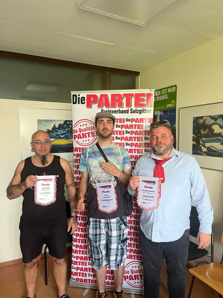 Wahlk(r)ampfabschluss am Stadtmonument, inklusive einem Tischtennis Spiel gegen die SPD Salzgitter (Bey vs. Tietjen). Selbstverständlich hat unser Ratsherr Hoch und verdient gewonnen 🤣

#Salzgitter #noafd 
#nonazis #Europawahl
