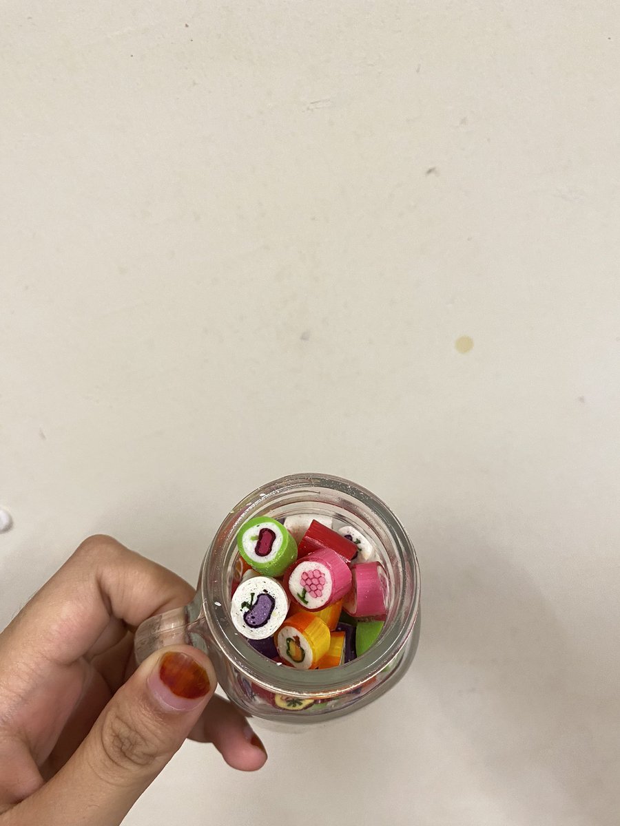 Mirahshare's tweet photo. CHILDHOOD MEMORIES !! 😍💋

dulu kecil2 selalu suruh mak belikan coklat ni , sbb sedap and corak dia menarik 🥹

awal2 makan tu sedap manis lama2 dia datang rasa masam, memang addicted teruk weh 😭💗

korang wajib try !! 

🛍️ https://t.co/9XpB436iRA https://t.co/xQGQTwgp4D