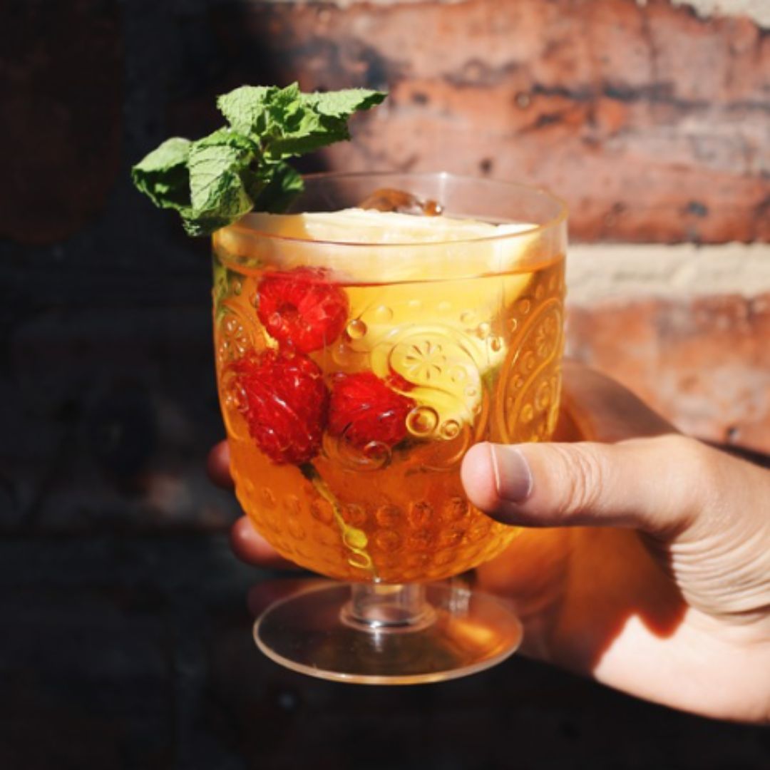 Ringtons's tweet image. With the arrival of summer comes the warmth of the sun and those beautiful long summer days. Take a moment, slow down, and embrace the beauty in everything around you. Head to our blog for the recipe ow.ly/2vxV50RTaV6.

#icedtea #infusions #gratitude #summerdrinks