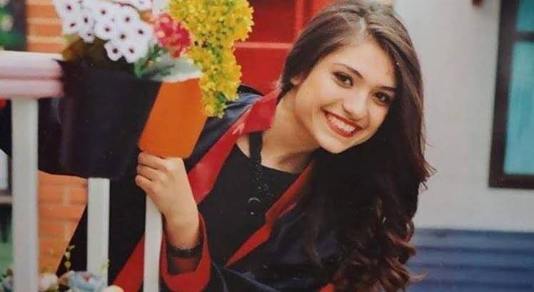 #Aybüke Yalçın, "Öğretmen oldum, ben. "  diyerek başladığı görevinin henüz 7. ayında Batman'da terör saldırısı sonucunda şehit düşmüştü. 

9 Haziran 2017'de 22 yaşında şehit olan #Aybüke Hocamızı rahmetle anıyoruz.🤲🇹🇷🤲