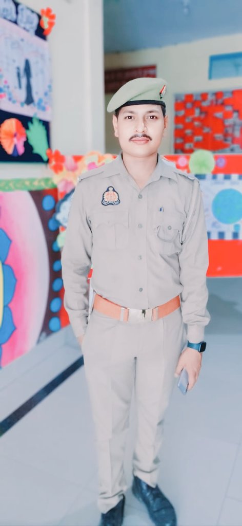 Prathvi_Raaz's tweet photo. #कोशिशों में कभी कमी नहीं की

साथ #खाकी का #विश्वास से निभाया है

अपने में #सामर्थ्य लिए खाकी के हर फैसले को #दिल से निभाया है

खाकी संग हर #जंग जीतने का #जुनून अब खुद में समाया है......
#खाकी
#love https://t.co/rOqCTAjAf1