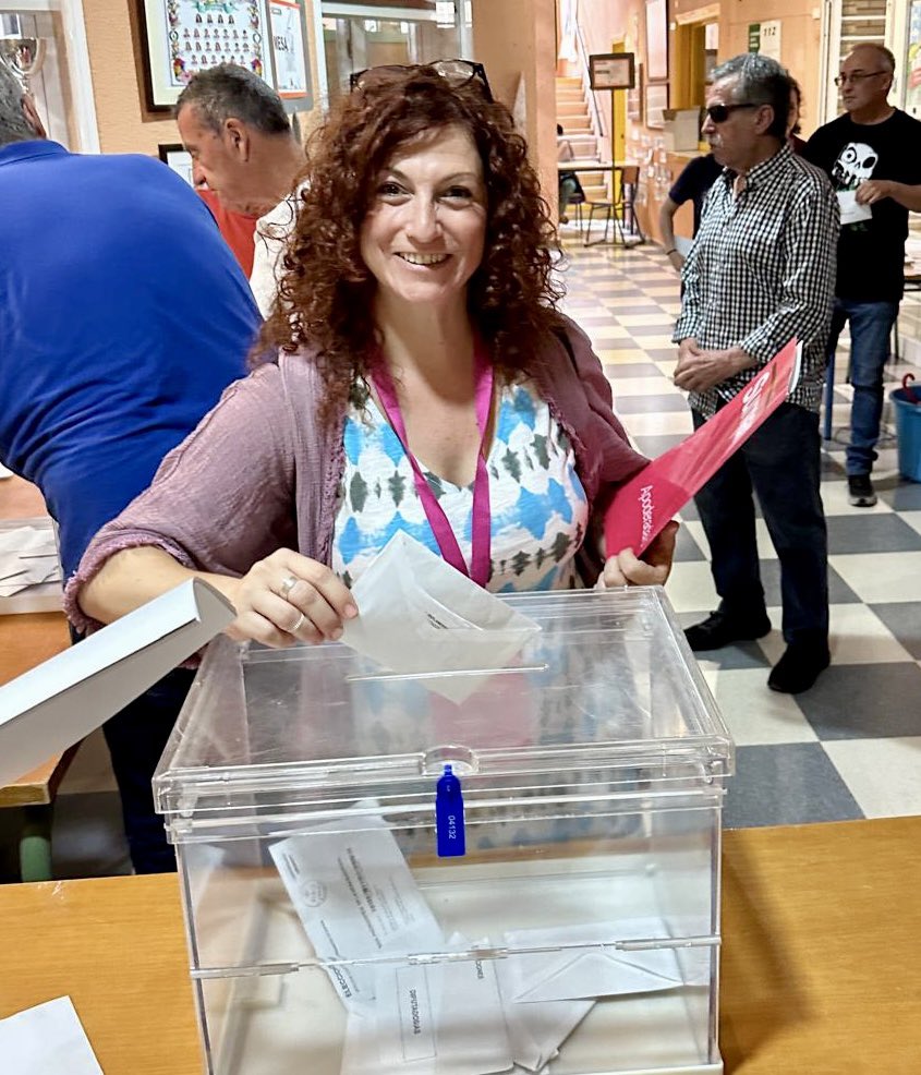 alexruilla's tweet photo. Venga @ManuPineda , que vamos a seguir peleando fuerte en Europa por los derechos humanos, por los avances en materia feminista y por más conquistas laborales. Al lío
#VotaIU #VotaSumar
#EleccionesEuropeas
#MarcaElRumbo https://t.co/EhGw1e1CFN