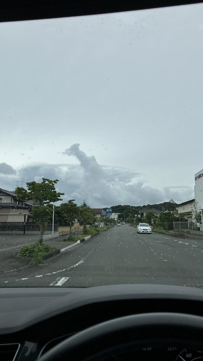 neutral_33's tweet photo. 雲が龍みたいだった https://t.co/scgKLISsMC