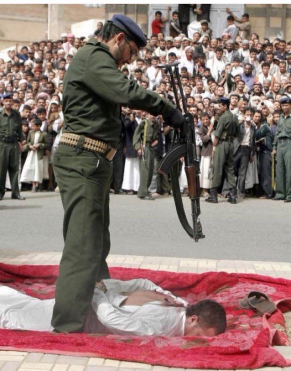 feelgoodtale's tweet photo. @PicturesFoIder Handcuffed, face down and shot, Yemeni executed for child rape and murder
A man convicted of raping and murdering a three-year-old girl was executed in the Yemeni capital Sanaa  in front of hundreds of onlookers, the first public execution there since 2009 https://t.co/XDwggvhtlO