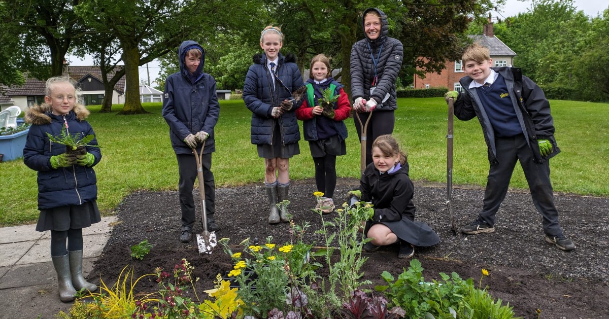 EastCheshireNHS's tweet photo. 🌻 A big thank you to local pupils who have been supporting with the Wellbeing Garden at Congleton War Memorial Hospital!

The garden is being created to provide a welcoming, tranquil new green space for patients, visitors and staff. https://t.co/CzLzTTp2qq