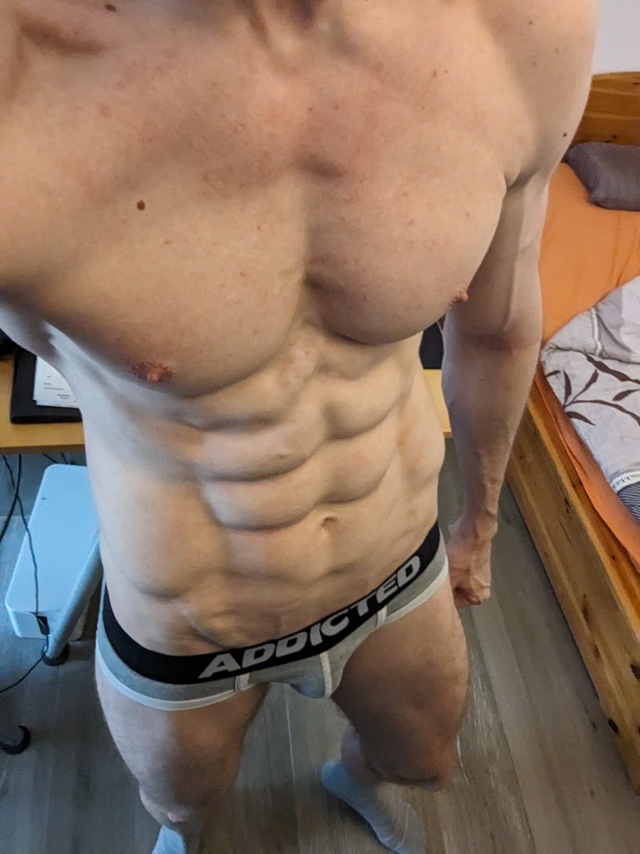 Freshly showered, off to the gym. Hope y'all have a good Sunday 💚