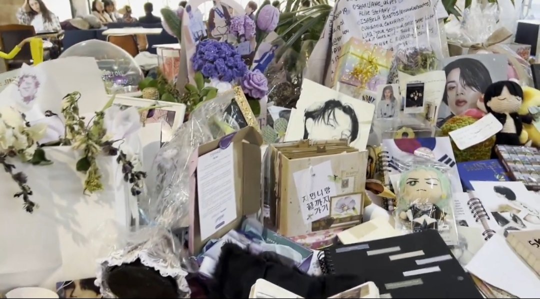 jiminCSEph's tweet photo. Our letters for Park Jimin last PJM1 Anniversary made its way to Magnate Café safe and sound. Thank you so much @happy__chance for the #JiminLetterProject till our next project for Jimin. My team will happy to participate again. Let's make it possible for Jimin 💛 https://t.co/WlGYC6DG6Y