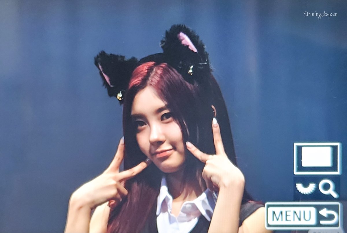 shiningdayeon's tweet photo. 240609 사운드웨이브 pre  
 뎐냥이🐈‍⬛L.O.V..😉
#케플러 #Kep1er #김다연 #DAYEON #ダヨン https://t.co/ZDtBHrVD0y