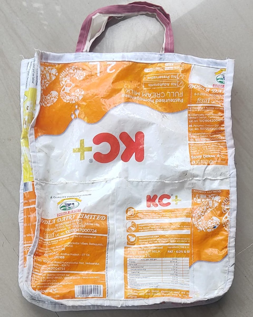 #Experiment. Recently one of our rural living lab staff had the bright idea of using oil and milk covers as materials to make #shopping bags. Here is the result of their first efforts. #Recyclage #upcycle #plasticpollution #FINdingSolutions