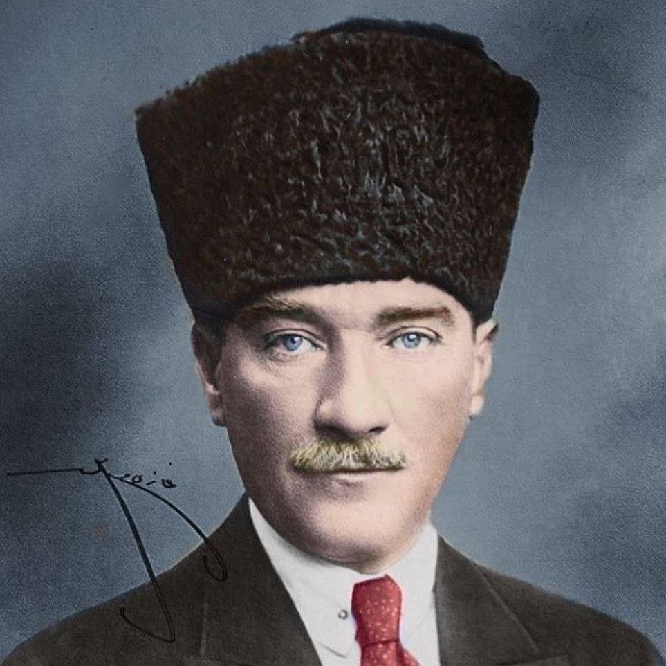 Atatürk'ü tanımayan  ona saygısı  olmayan  hiç kimse  ile   İşimiz yok, tanımayız.
