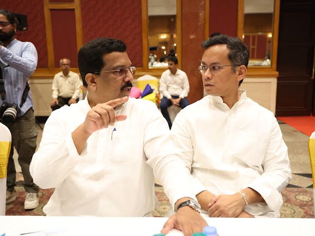 NasirHussainINC's tweet image. ದೆಹಲಿಯ ಅಶೋಕ ಹೋಟೆಲ್ನಲ್ಲಿ ನಡೆದ CWC ಸಭೆಯಲ್ಲಿ ಭಾಗಿಯಾದ ಸಂದರ್ಭ 

 #NasirHussain #CWCMeeting #drsyednaseerhussain #AICC #Election2024