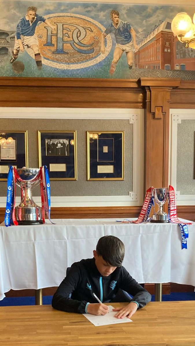 lisbob_1's tweet photo. Munros signs another year for Rangers. #football #RangersFC https://t.co/EoFq1IpoTk