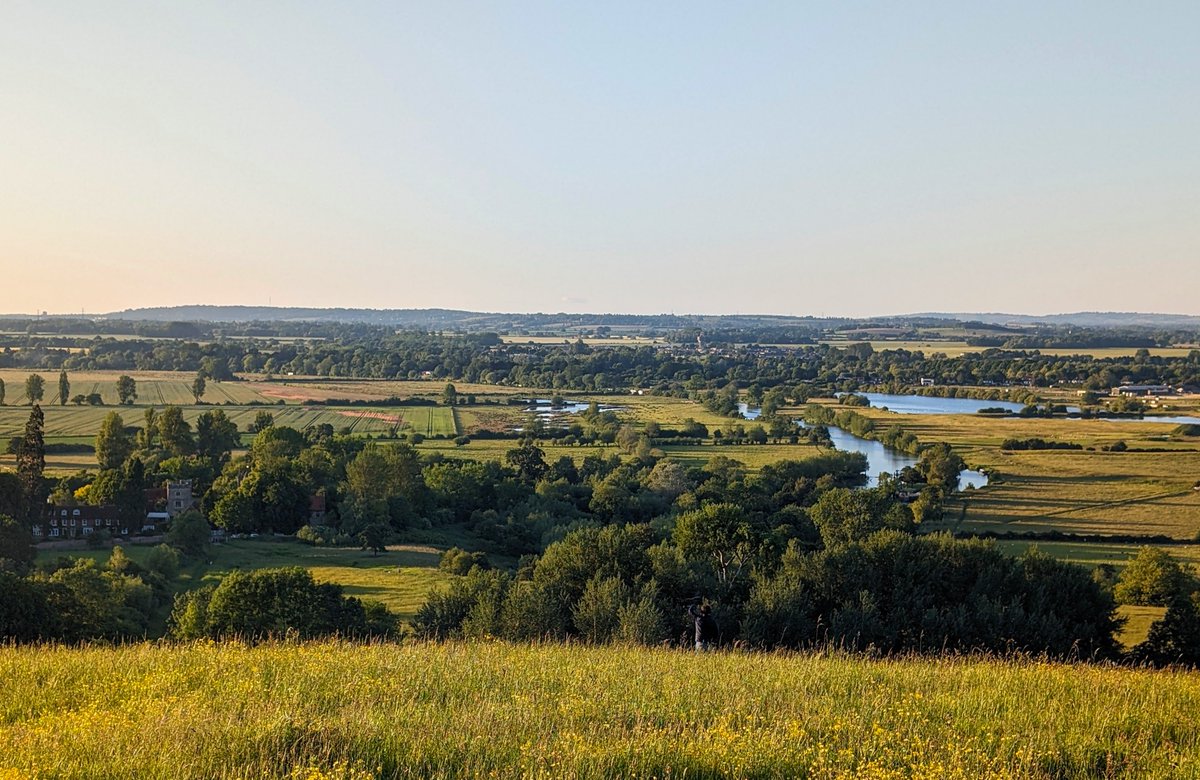 claydenizen's tweet photo. 30km ride via #WittenhamClumps @earth_trust for sunset, at 9.20pm; such a great place. Just a short walk from the road up to Round Hill - no vehicle noise either. NCN5 @sustrans, Long Wittenham to the B4016 is getting quite overgrown; but good bit of night ride.๐ #Oxfordshire https://t.co/YqB5j5n1PY