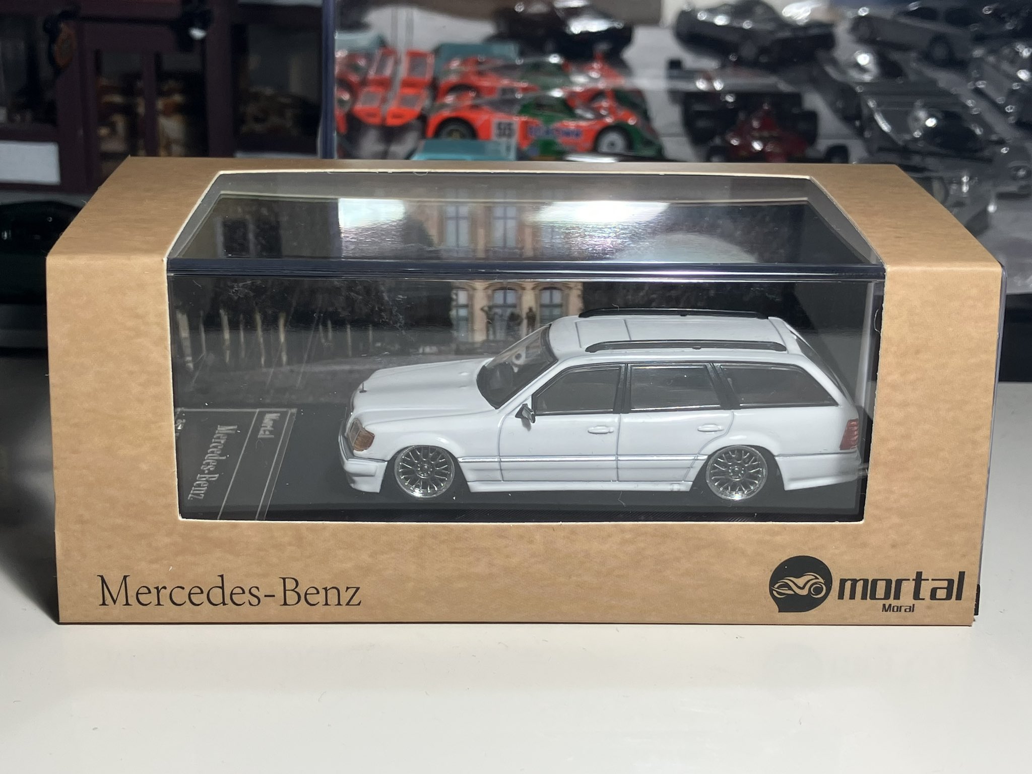メルセデスベンツS124 1/64 599台限定品シリアルナンバー入りモータル メルセデスベンツS124 499台限定品シリアルナンバー入Mortal 1