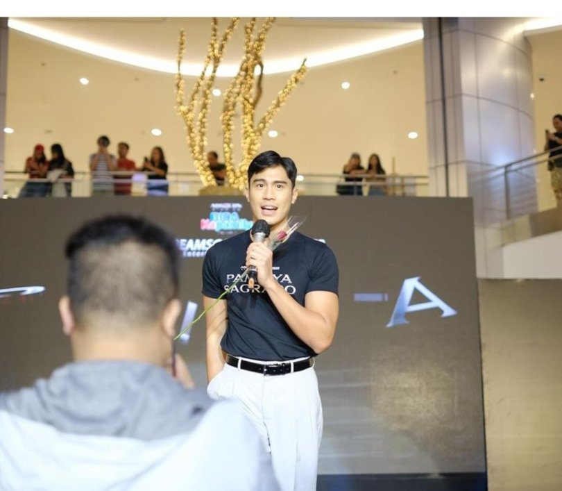 MutyaCoronel's tweet photo. #JeremiahLisbo serenading the crowd at yesterday's #PamilyaSagrado mall show.

📷 from Star Magic &amp; Dreamscape IG post https://t.co/uwWLSVClVZ