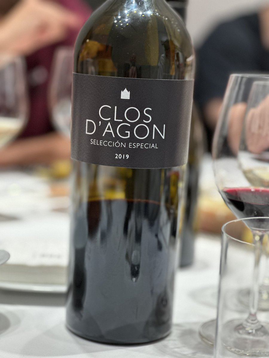 🏰 Clos d’Agon
🍷 Selección Especial 2019
🗺 #docatalunya 
🍇 #cabernetfranc #petitverdot #cabernetsauvignon 

🎯Es potente, intenso, voluminoso, largo y elegante, todo ello bien estructurado con taninos muy redondos y carnosos que, unidos a una buena acidez, lo hacen envolvente.