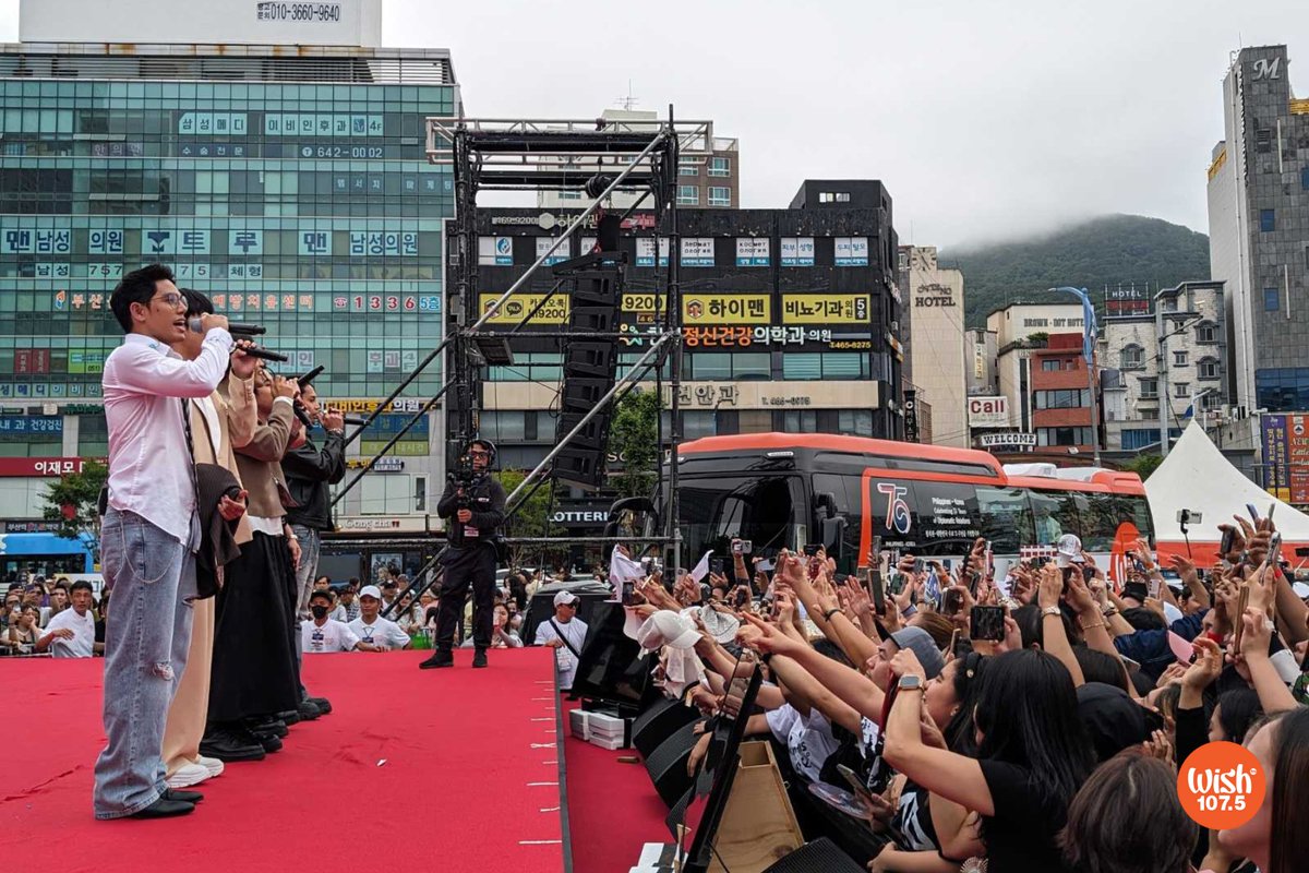 wish1075's tweet photo. Whether performing on a bus or on stage, @SB19Official sure knows how to deliver a stellar number!

At today's #WishBusSouthKorea launch, the quintet performed “Moonlight,” “Ready,” “MAPA,” “Gento,” “Liham,” and “Crimzone.” https://t.co/3P73jiy94G