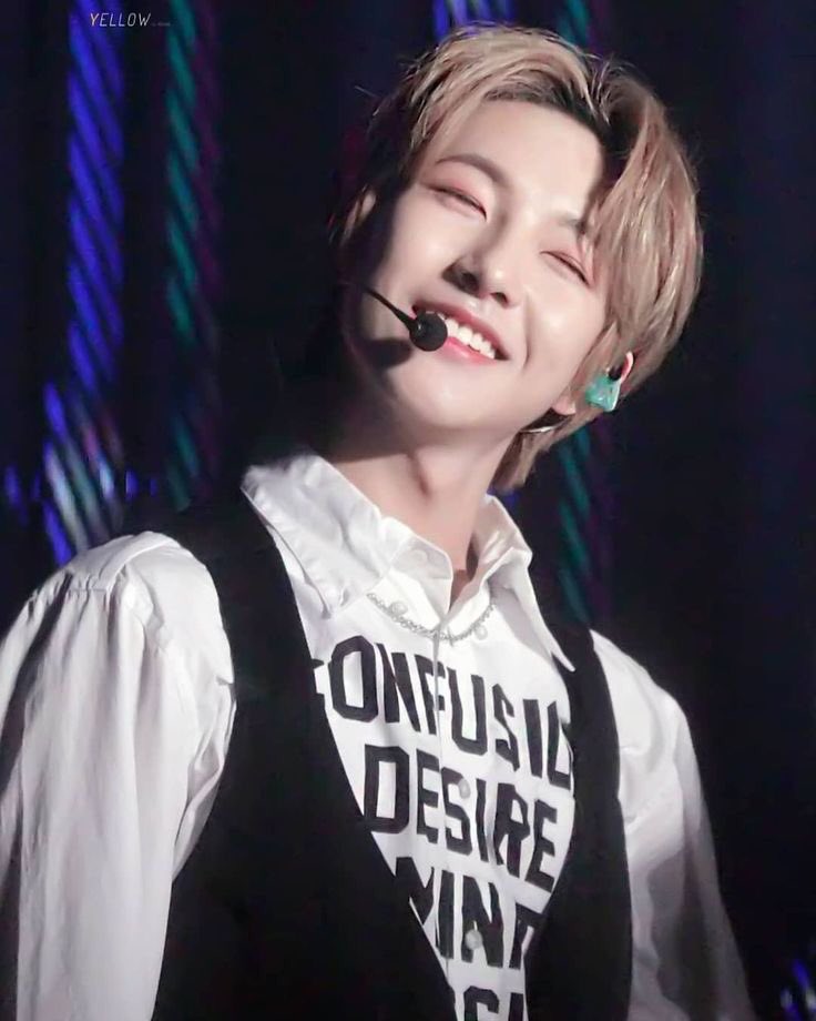 adorablyhrj's tweet image. these two sides of renjun onstage is more than impressing to me