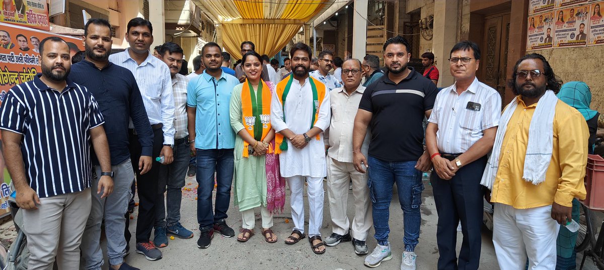 SatishKumar4BJP's tweet photo. उत्तर पश्चिम दिल्ली से बीजेपी सांसद श्री Yogender Chandolia जी को उनके करोल बाग स्थित आवास पर मुलाकात कर ASL परिवार ने सांसद जी को विशाल जीत की बधाई दी !!! https://t.co/M5EzMEbkoB